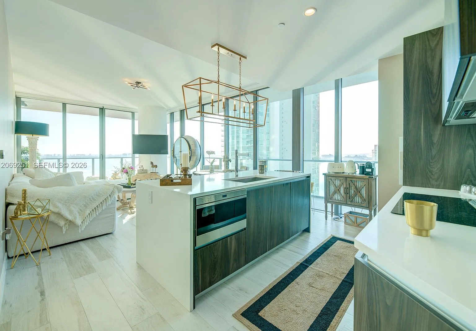 Gran Paraiso Condo — Photo 3
