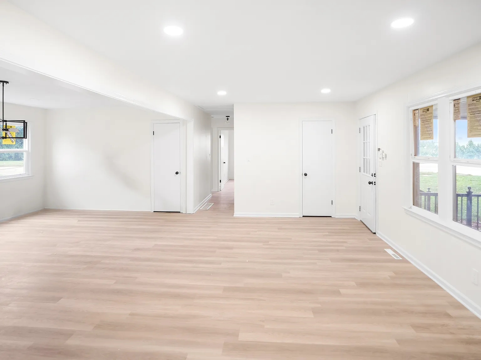 4 bed, 1376 sqft, $2,496 — Photo 4