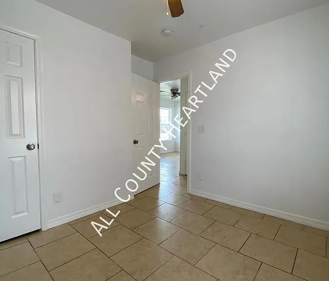 944 SE 14th St #1 — Photo 11