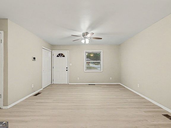 3rd image of 1722 Carpenter Ct