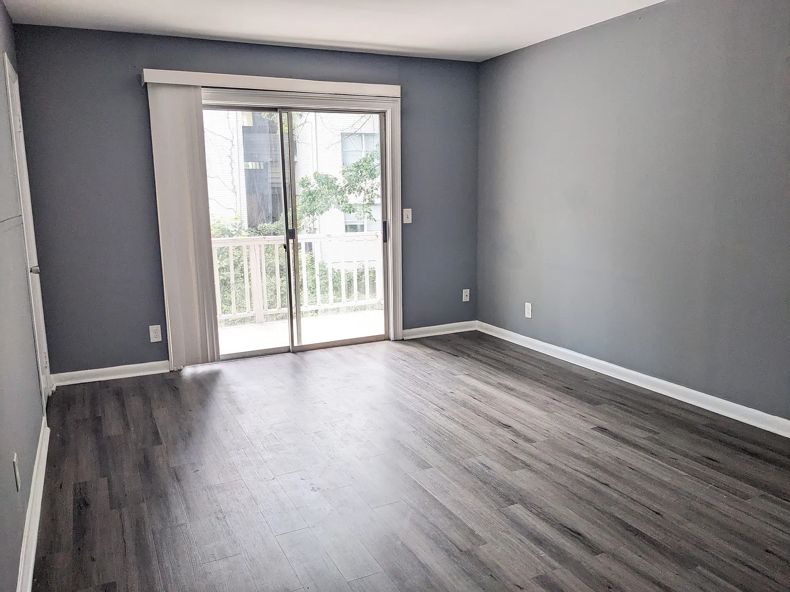 1177 Woodland Ave NE — Photo 4