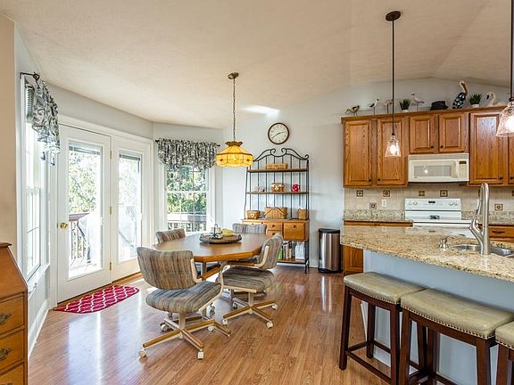 4th image of 111 Leonard Ct