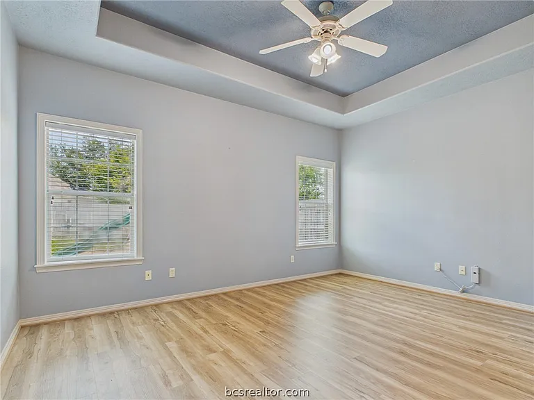 2305 Kendal Green Cir — Photo 16