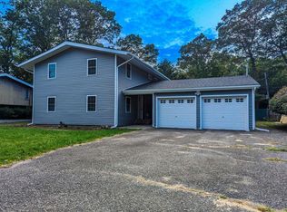 32 Deepdale Dr, Commack, NY 11725