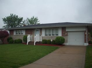 222 Southampton Dr, Saint Louis, MO
