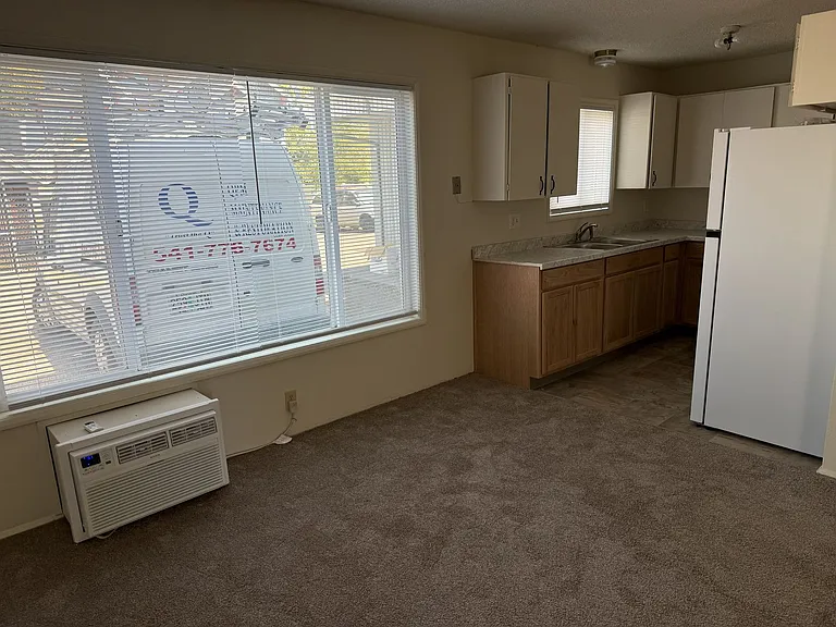 220 N Ivy St — Photo 12