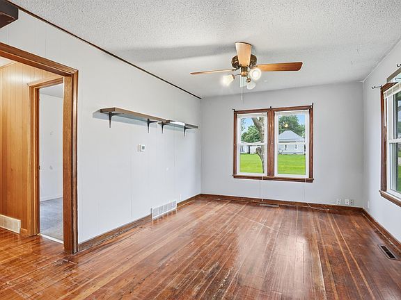 5th image of 616 W Prospect St