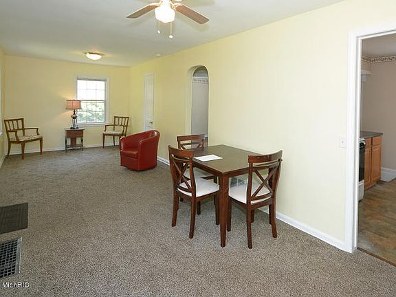 3rd image of 214 E Van Hoesen Blvd