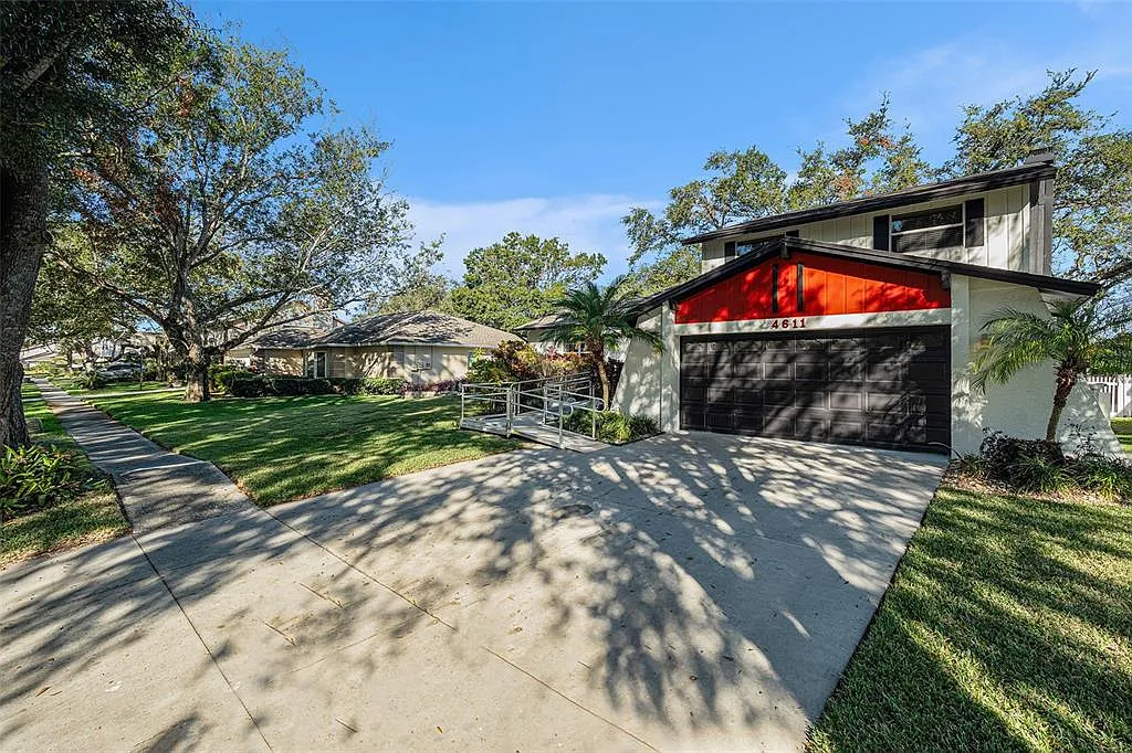 3 bed, 2.5 bath, 2082 sqft, $3,000 — Photo 4