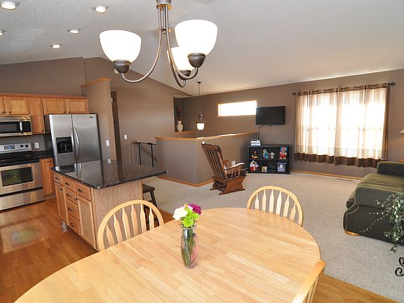 2nd image of 510 Dogwood St NE