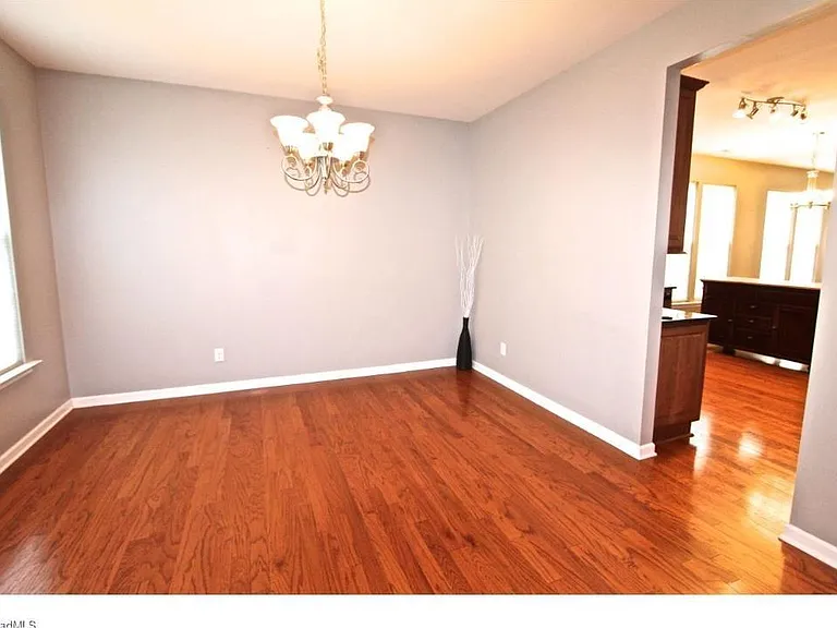185 Parkview Ln — Photo 4
