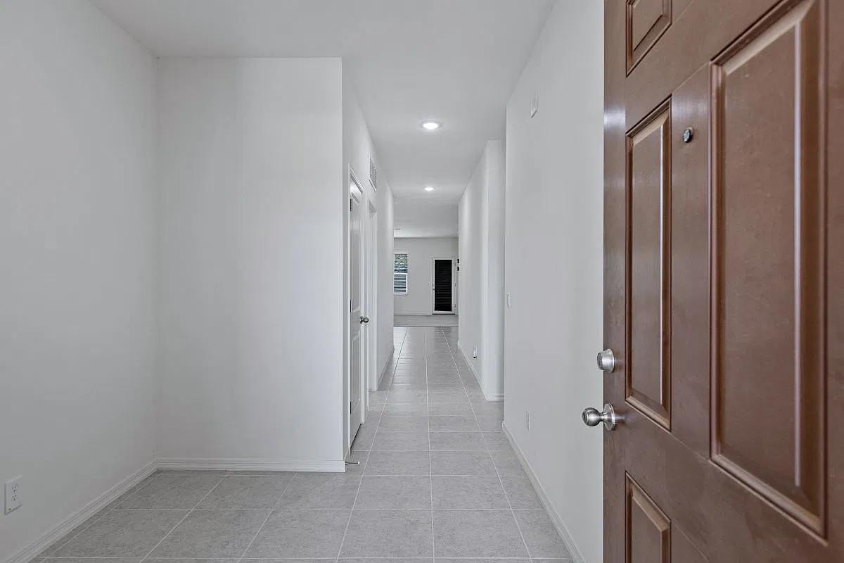 4 bed, 3.0 bath, 1914 sqft, $2,200 — Photo 4