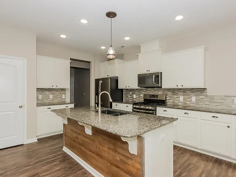 1326 Aurora Ct — Photo 9