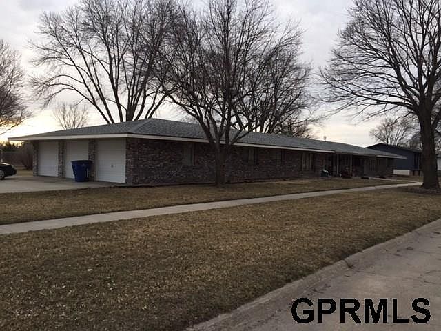 2nd image of 100 9th St