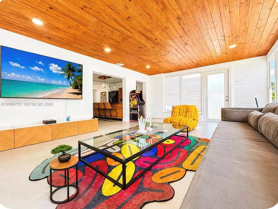 4 bed, 3.0 bath, $5,300 — Photo 4