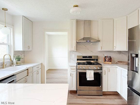 5th image of 455 Barrenwood Dr