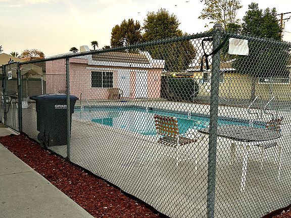 2nd image of 638 S Santa Fe St #638