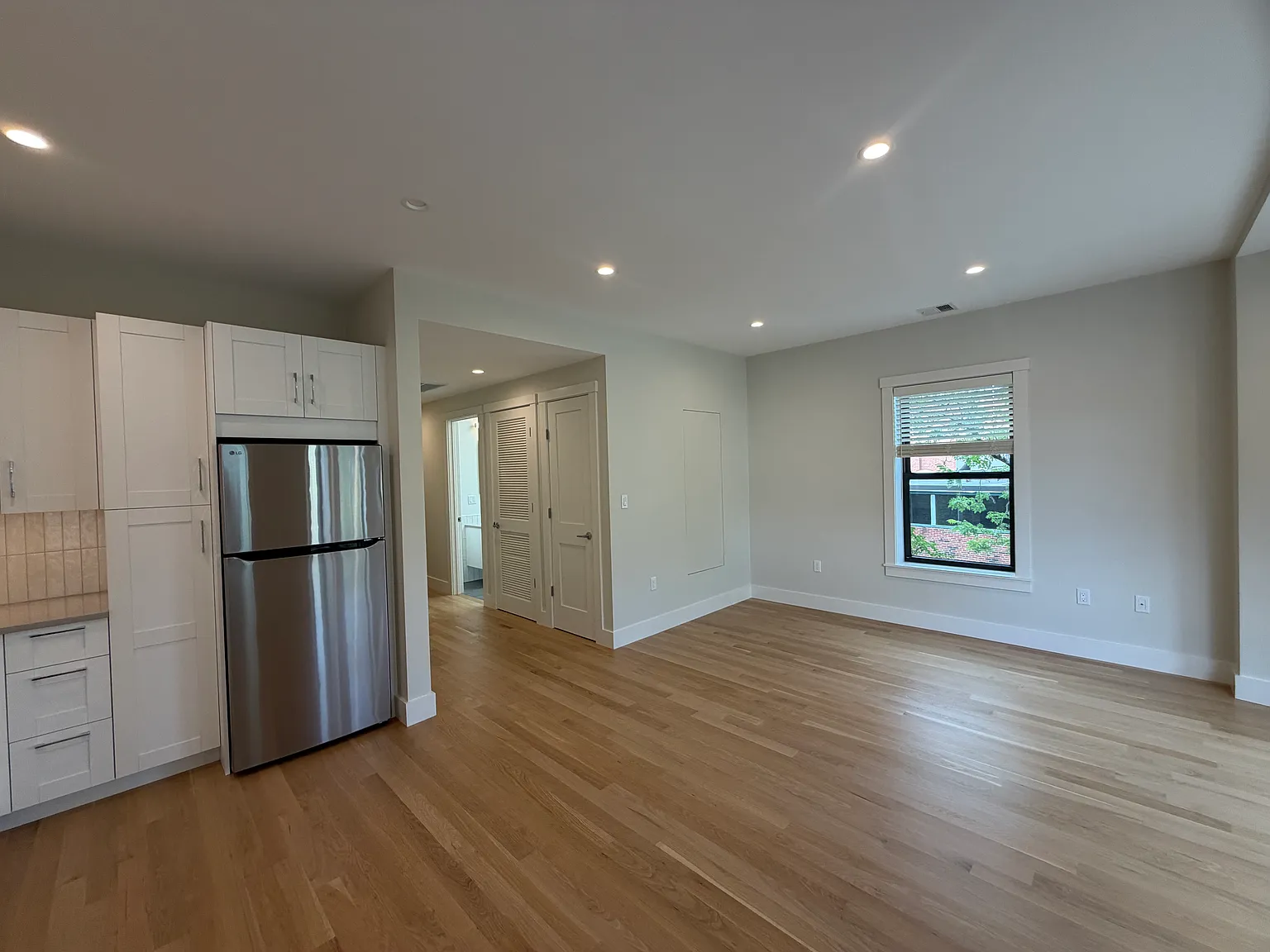 2 bed, $4,000 — Photo 2