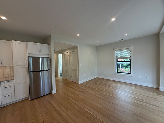 2nd image of 27 Longwood Ave APT 4