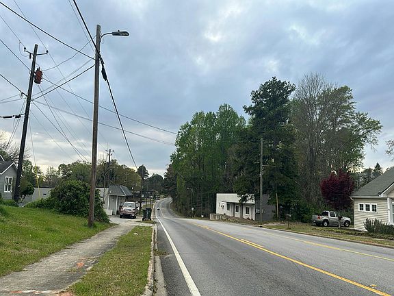 5th image of 771 E Currahee St