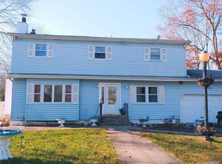 353 Wellwood Dr, Shirley, NY 11967