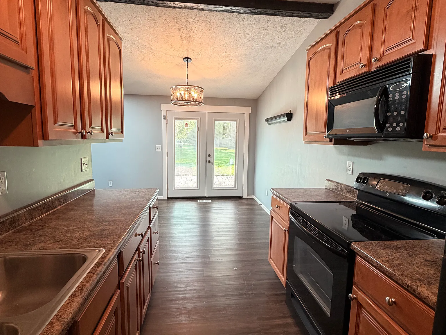 3 bed, 1422 sqft, $2,000 — Photo 3