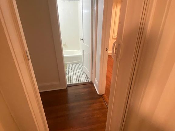 5th image of 52 Alder St
