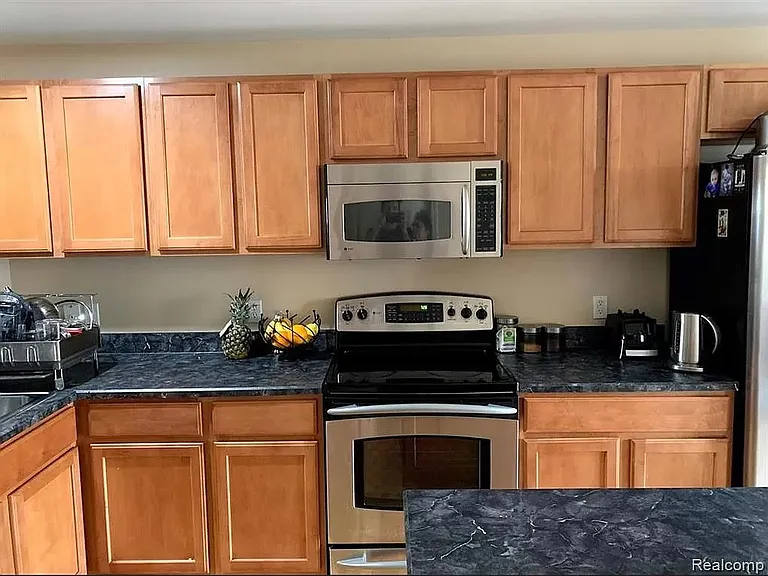 3202 Camden Dr — Photo 6