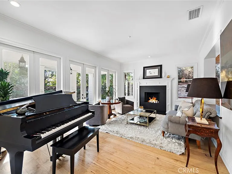 20 Cape Danbury — Photo 7
