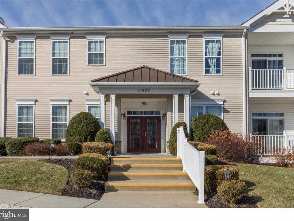 1st image of 2106 Poplar St