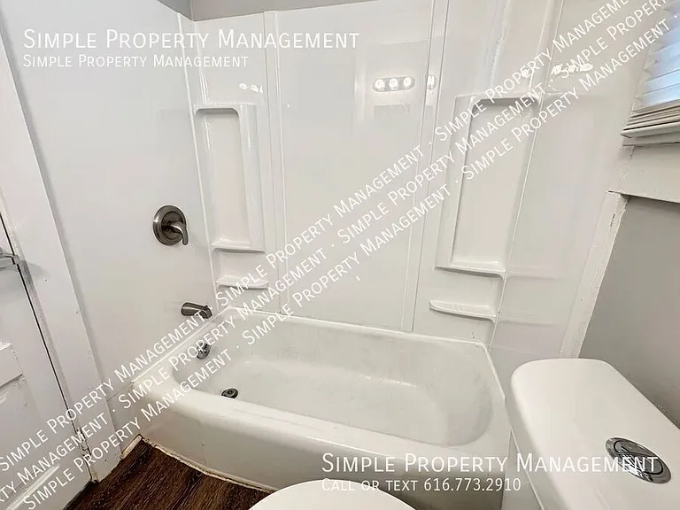 52 Union Ave NE #1 — Photo 11