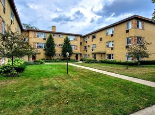2113 Howard St APT 3B, Evanston, IL 60202