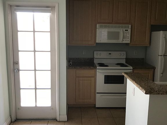 5th image of 3928 Arizona St APT 2