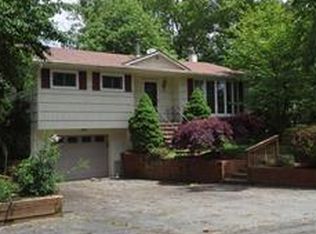 7 Carteret Rd, Hopatcong, NJ 07843