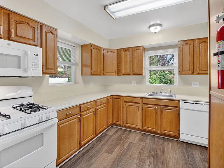 3046 Monroe St NE — Photo 8
