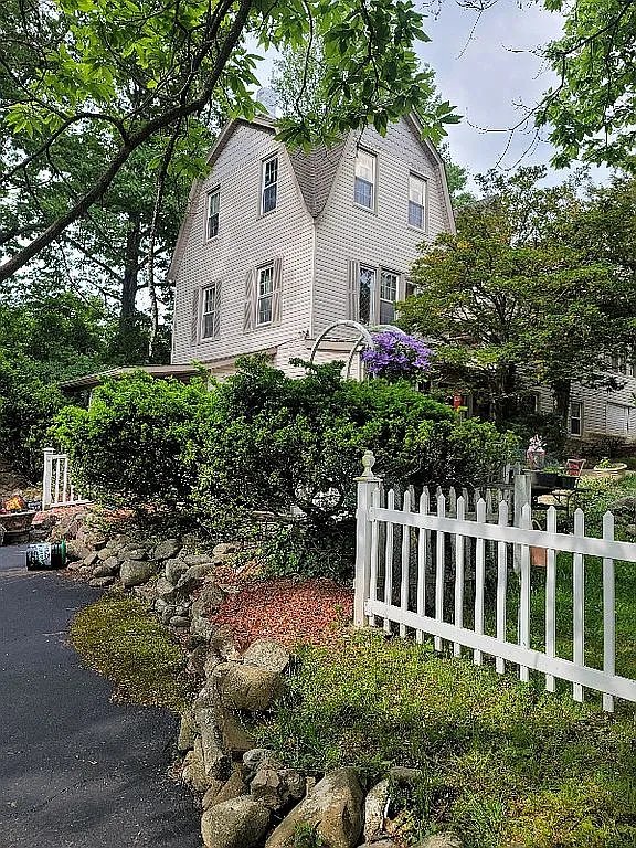 2 Webb Ct photo 1