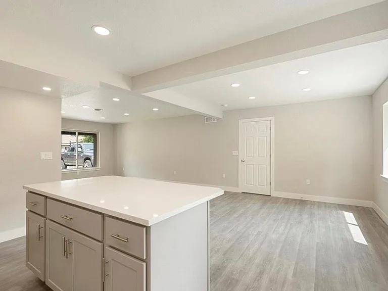 1220 Tucson St — Photo 7