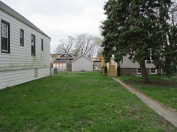 3rd image of 1418 Clarence Ave