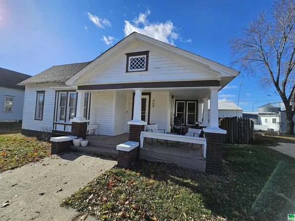 409 Elm St, Correctionville, IA 51016
