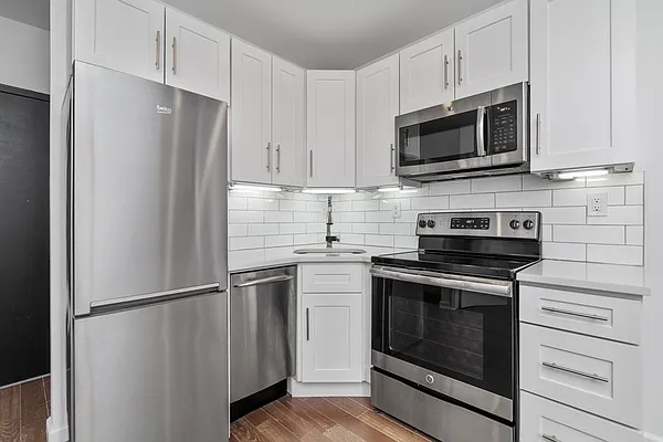 Rented by REAL New York | media 24