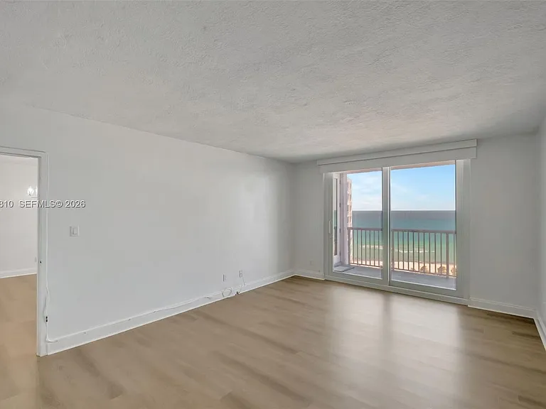 5401 Collins Ave #928 — Photo 9