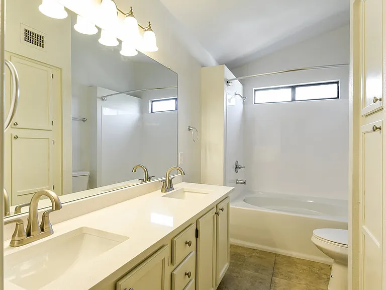 2028 W Columbine Dr — Photo 12