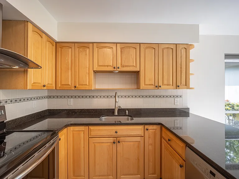 31 Pond Dr W — Photo 3
