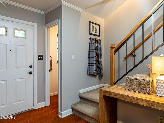 5th image of 402 Amanda Cir