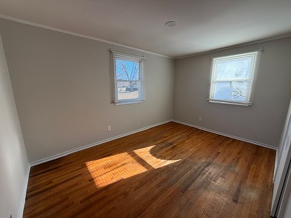 4th image of 1827 Villa Dr