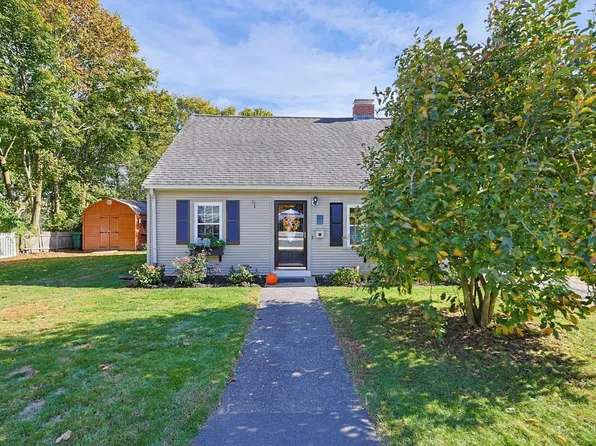 62 Alandale Pkwy, Norwood, MA 02062