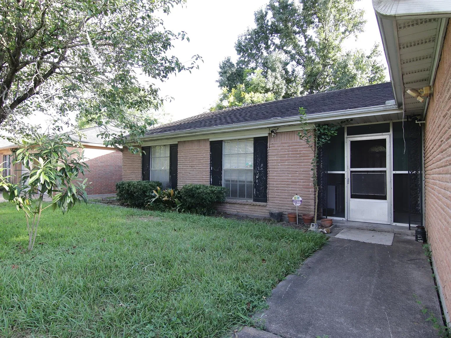 4 bed, 2.0 bath, 1786 sqft, $1,995 — Photo 2