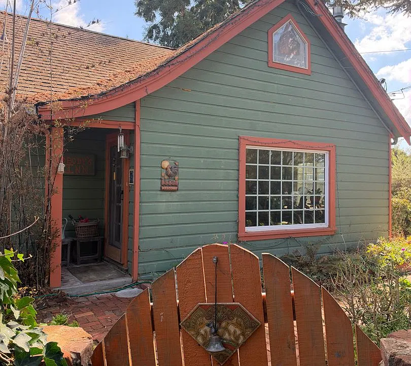 1472 Chanticleer Ave
