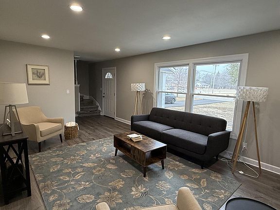 2nd image of 439 West Mall ROAD