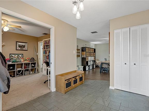5th image of 1012 Sunset Dr